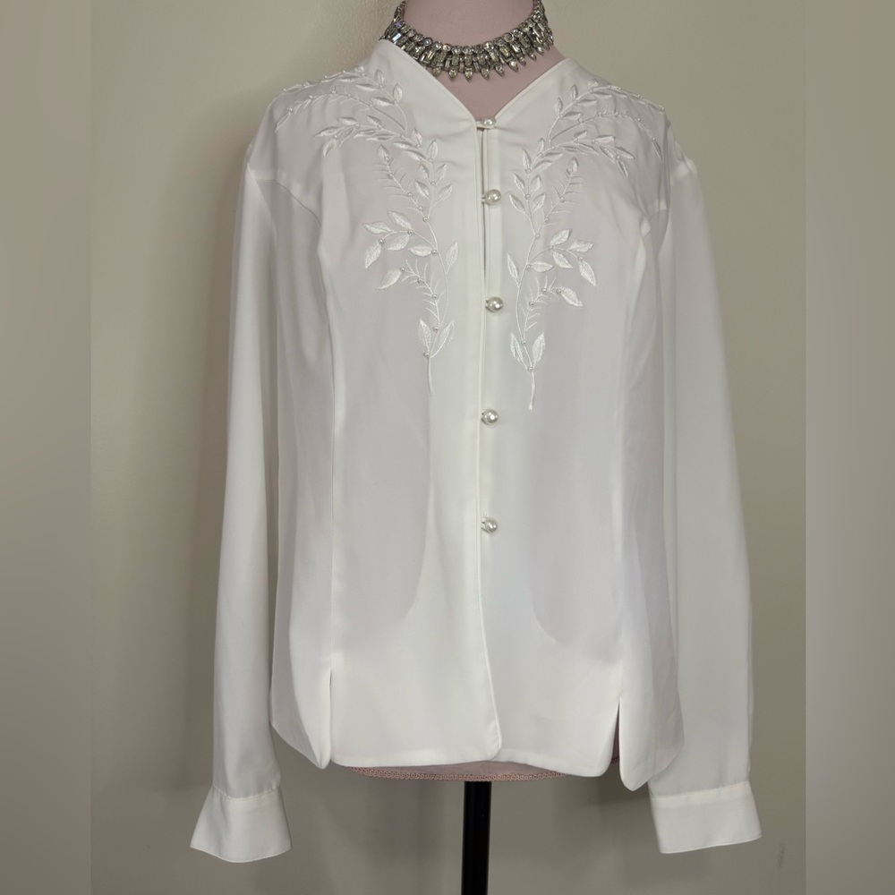 K.C. Studio Vintage White Embroidered Women's Blouse with pearl accents size 16